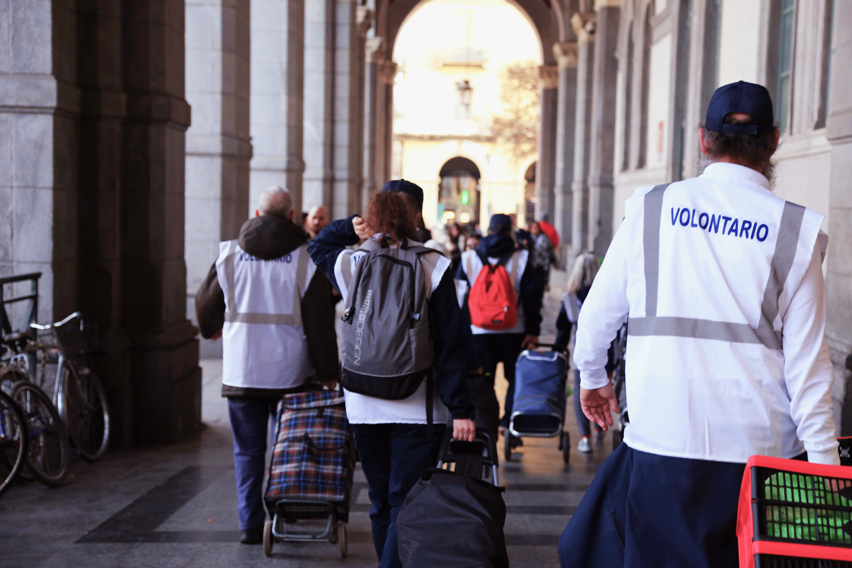 Distribuzione del sabato ai senzatetto, Fondazione Fiore della Pace ETS, volontariato senzatetto Torino